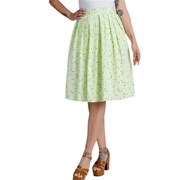 MODCLOTH IMAGINE THE IMPOSSIBLE GREEN GINGHAM SKIRT SIZE 8 - Picture 1 of 13